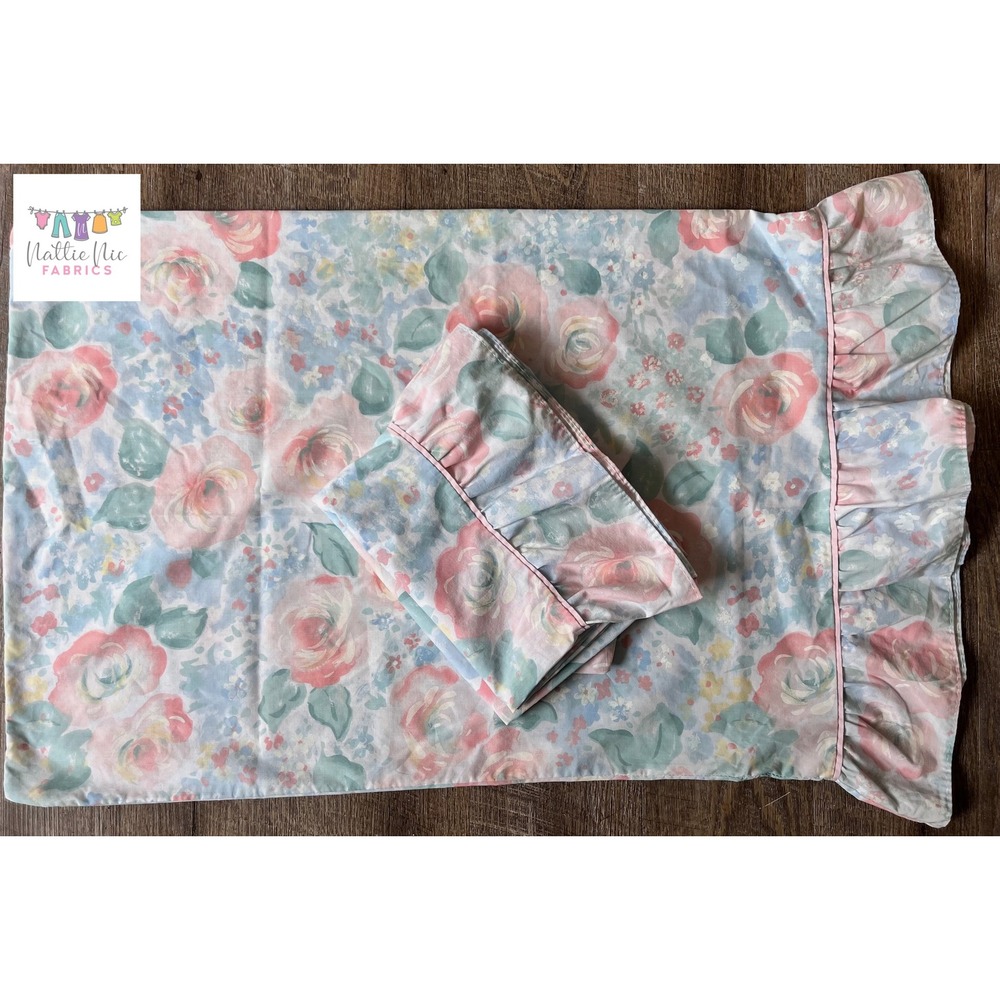 Vintage Pair of ruffled pillowcases, 1980's floral‎